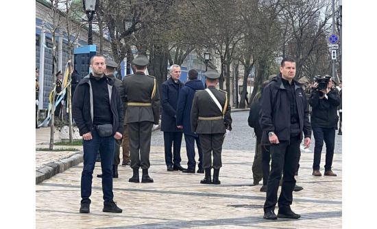 НАТО-гийн тэргүүн Украинд гэнэт айлчлав