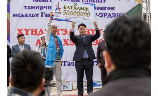 Сүхбаатар аймаг Г.Болор-Эрдэнийг 50 сая төгрөгөөр шагнав