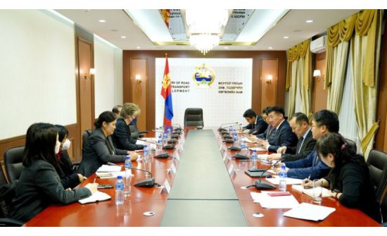 Монгол улс хуурай боомт, логистикийн төвтэй болно