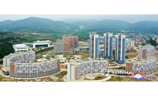 Хойд Солонгосын нийслэлд 50 мянган айлын орон сууц барина