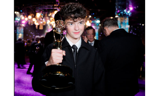 15 настай хүү "Emmy Awards" хүртсэн хамгийн залуу жүжигчин болов