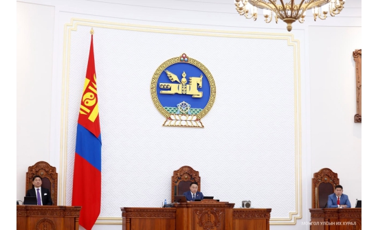 Улсын Их Хурлын гишүүд тангаргаа өргөлөө