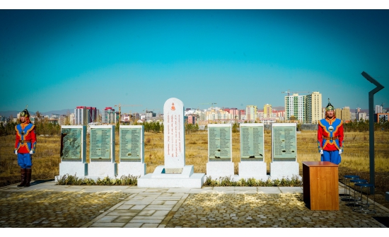 Хэлмэгдэгсдэд зориулан ном хурна