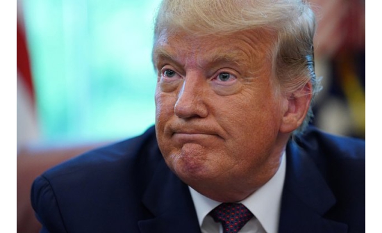 Д.Трамп Катараас 400 сая долларын бэлэг авах болсныг сөрөг хүчин эсэргүүцэв