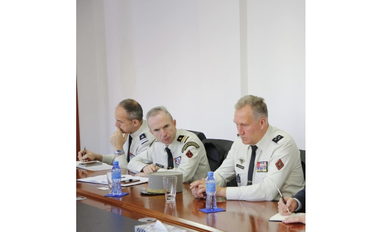 Онцгой байдлын алба хаагчдад франц хэл заана