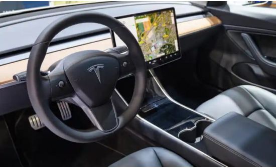 Тесла Model Y загваруудаа эргүүлэн татна