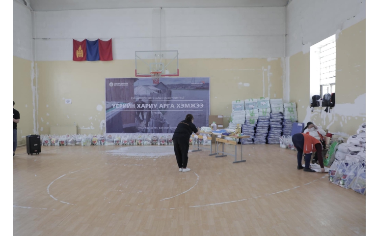 "Дэлхийн зөн" байгууллага үерт өртсөн айлуудад 150 гаруй сая төгрөг хандивлажээ