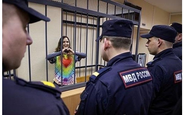 В.Путинийг шүүмжилсэн орос бүсгүй 7 жилийн ялаар шийтгүүлэв