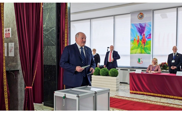 Александр Лукашенко ерөнхийлөгчийн сонгуульд дахин нэр дэвшинэ